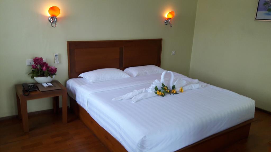 Shwe Phyu Hotel Mandalay Exterior foto