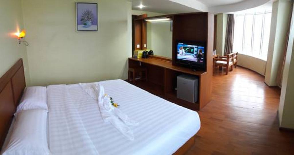 Shwe Phyu Hotel Mandalay Exterior foto